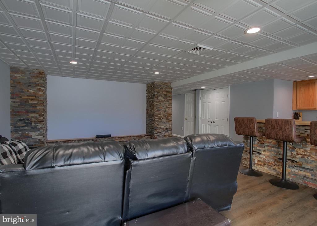 207 MEADOW LANE