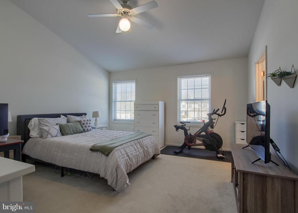 207 MEADOW LANE