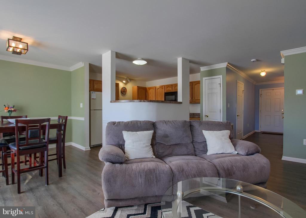 207 MEADOW LANE