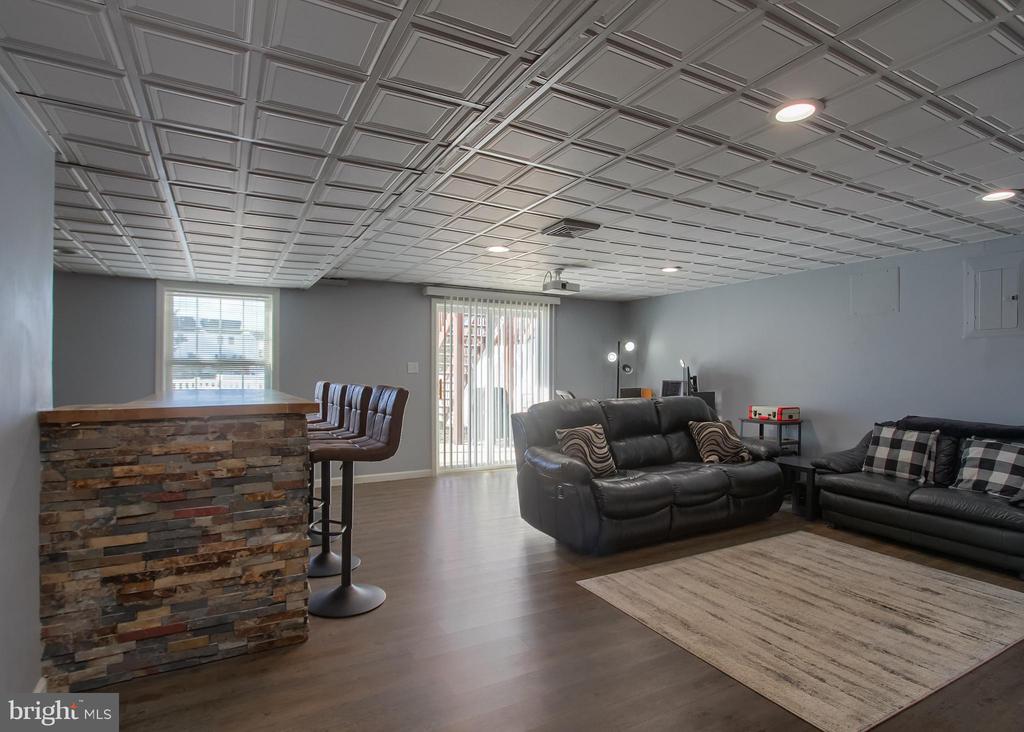 207 MEADOW LANE