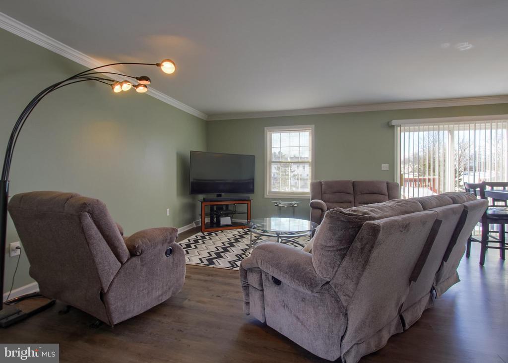 207 MEADOW LANE