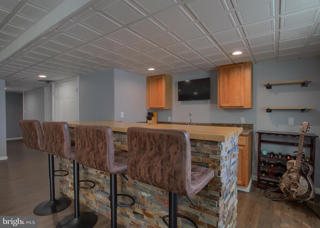 207 MEADOW LANE