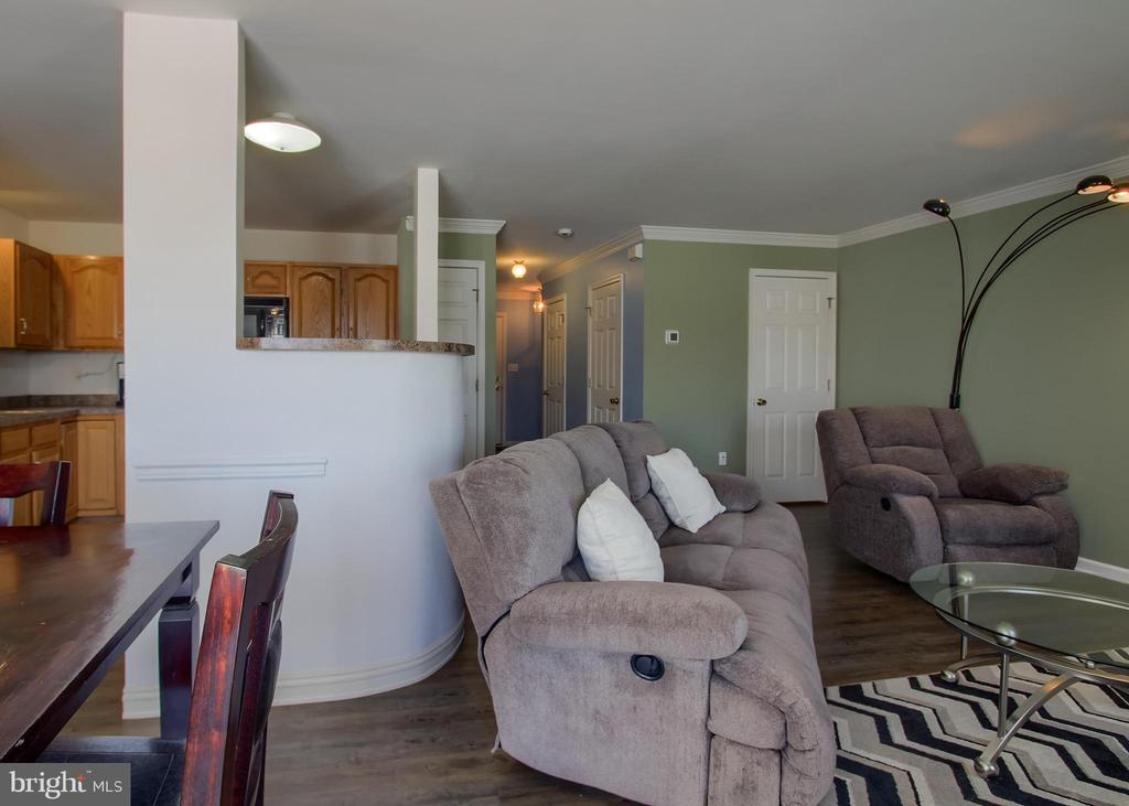 207 MEADOW LANE
