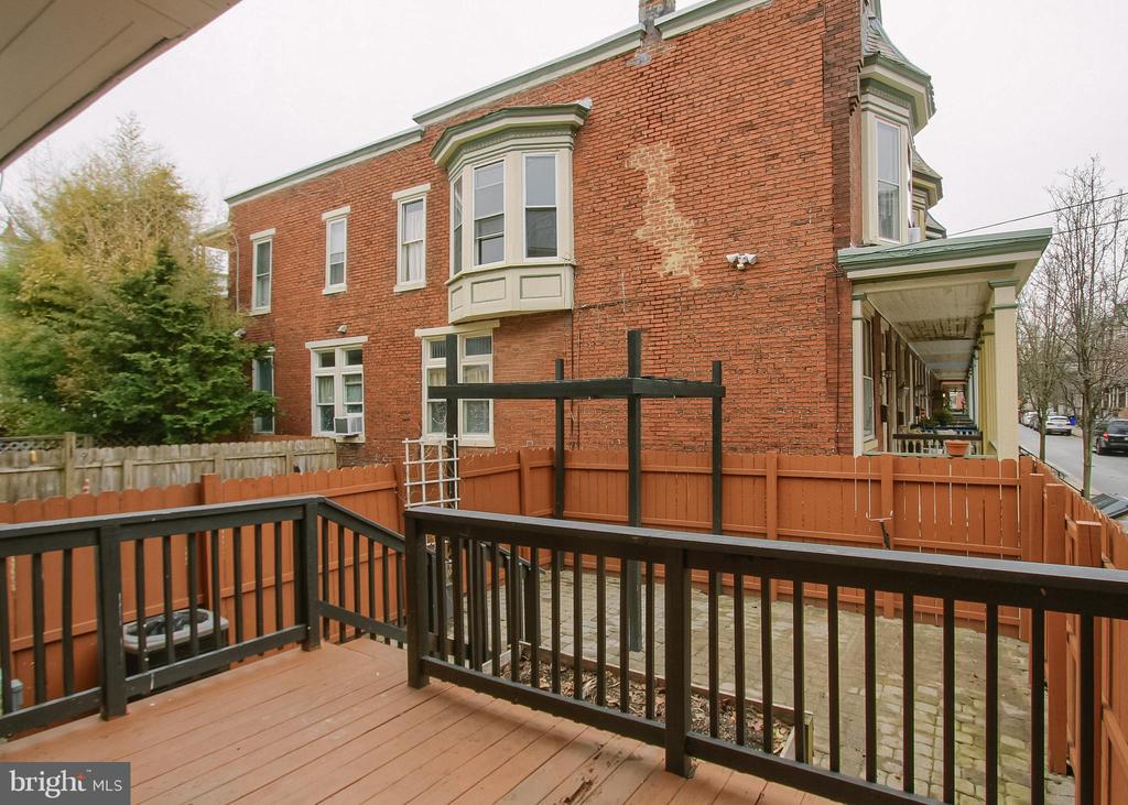 219 PEFFER STREET