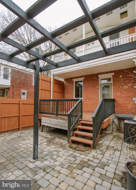 219 PEFFER STREET