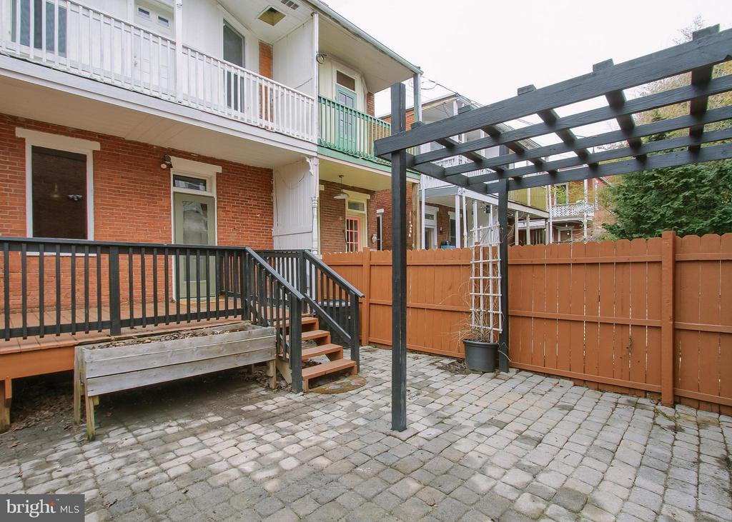 219 PEFFER STREET