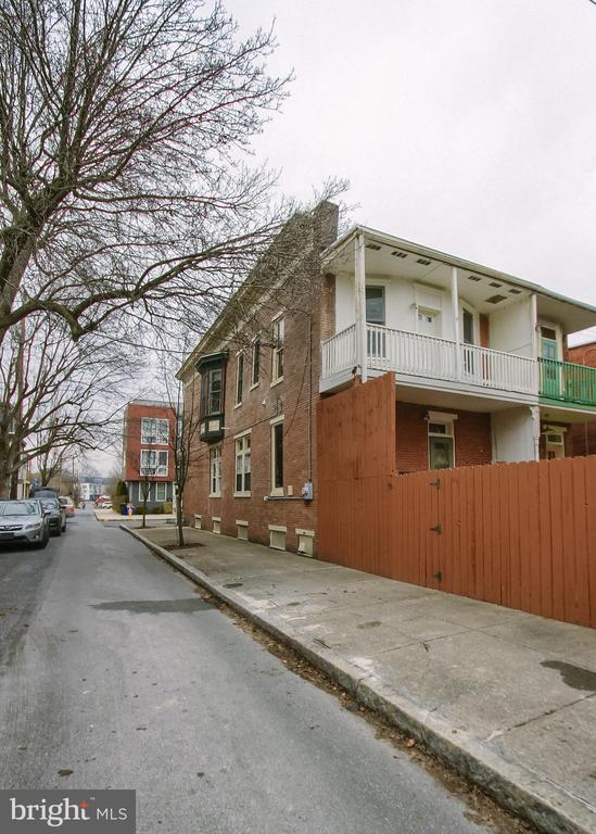 219 PEFFER STREET