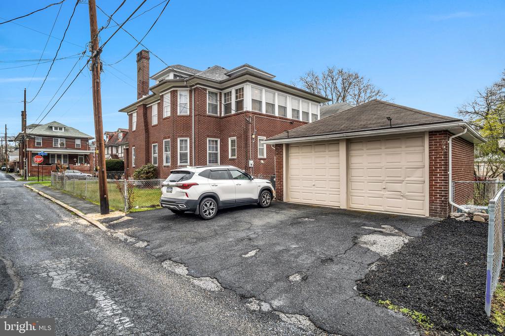 704 N 16TH STREET