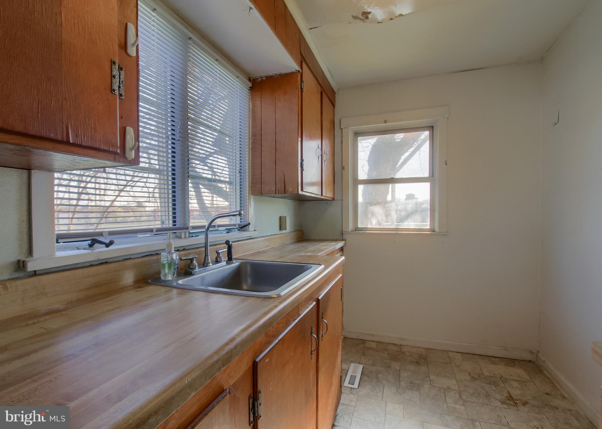 1827 BERRYHILL STREET