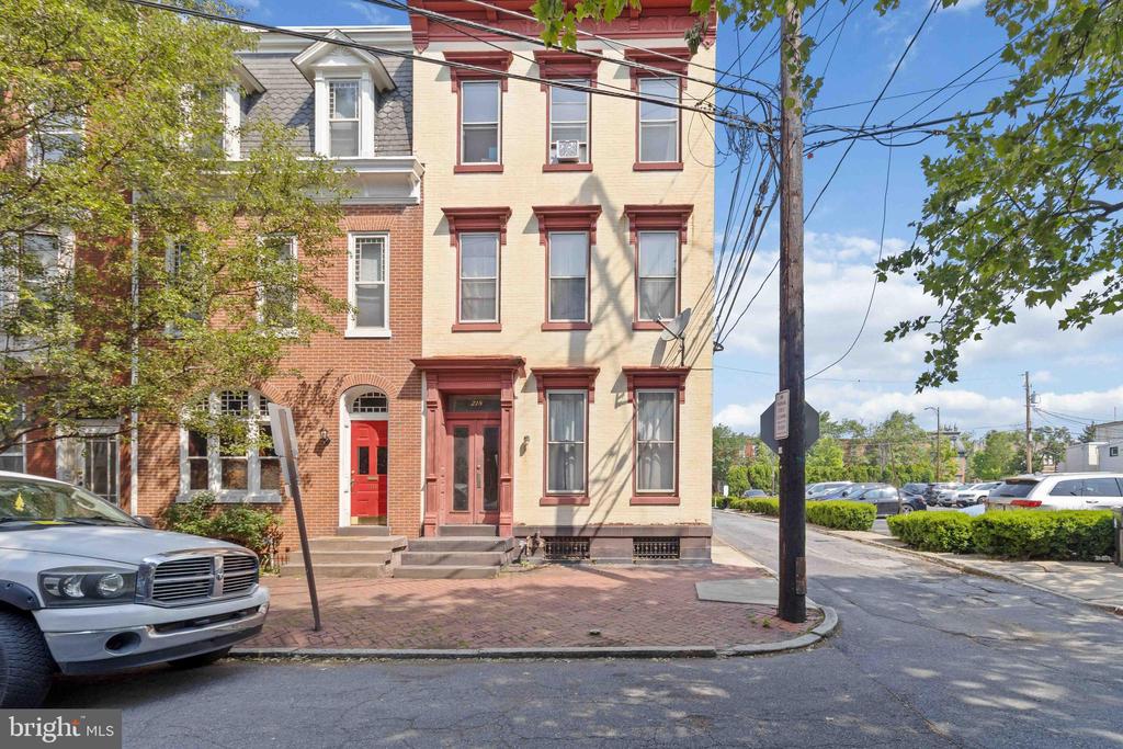 218 BRIGGS STREET
