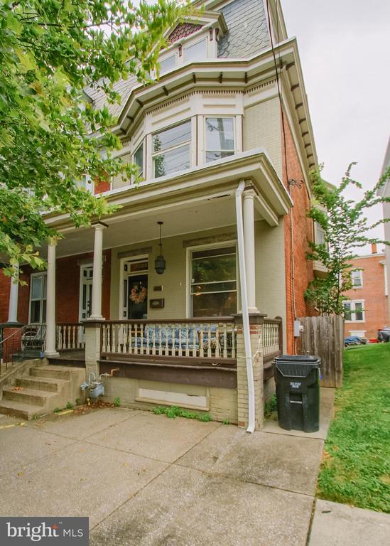 2005 GREEN STREET