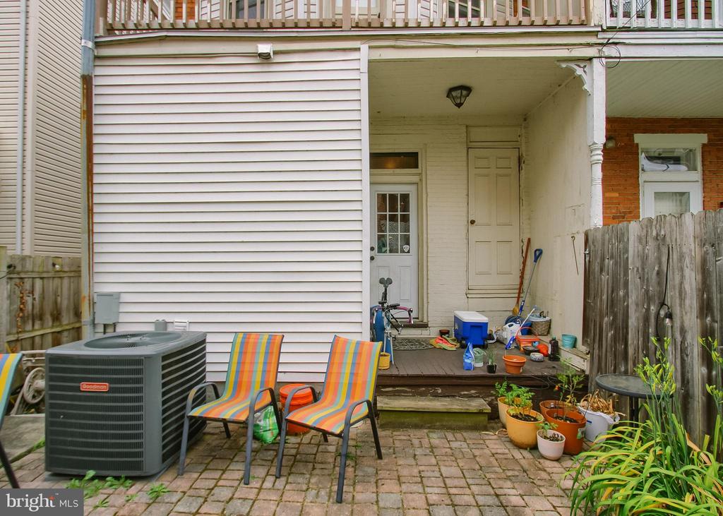 2005 GREEN STREET