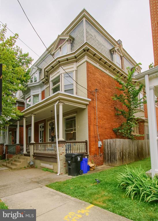 2005 GREEN STREET