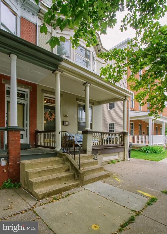 2005 GREEN STREET