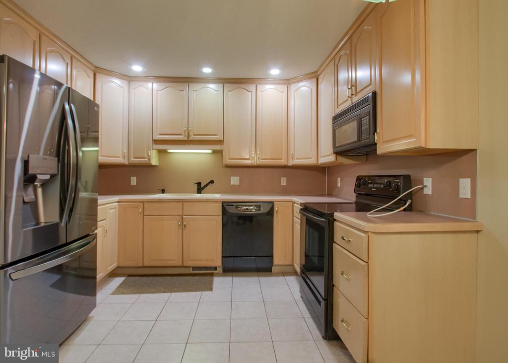 2875 OAKWOOD DRIVE