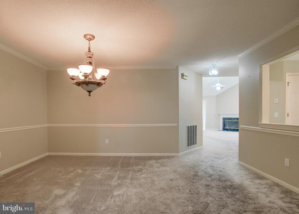 2875 OAKWOOD DRIVE