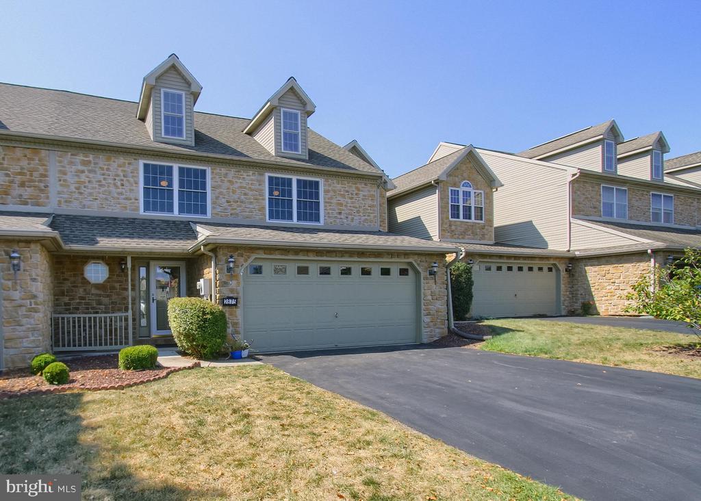 2875 OAKWOOD DRIVE