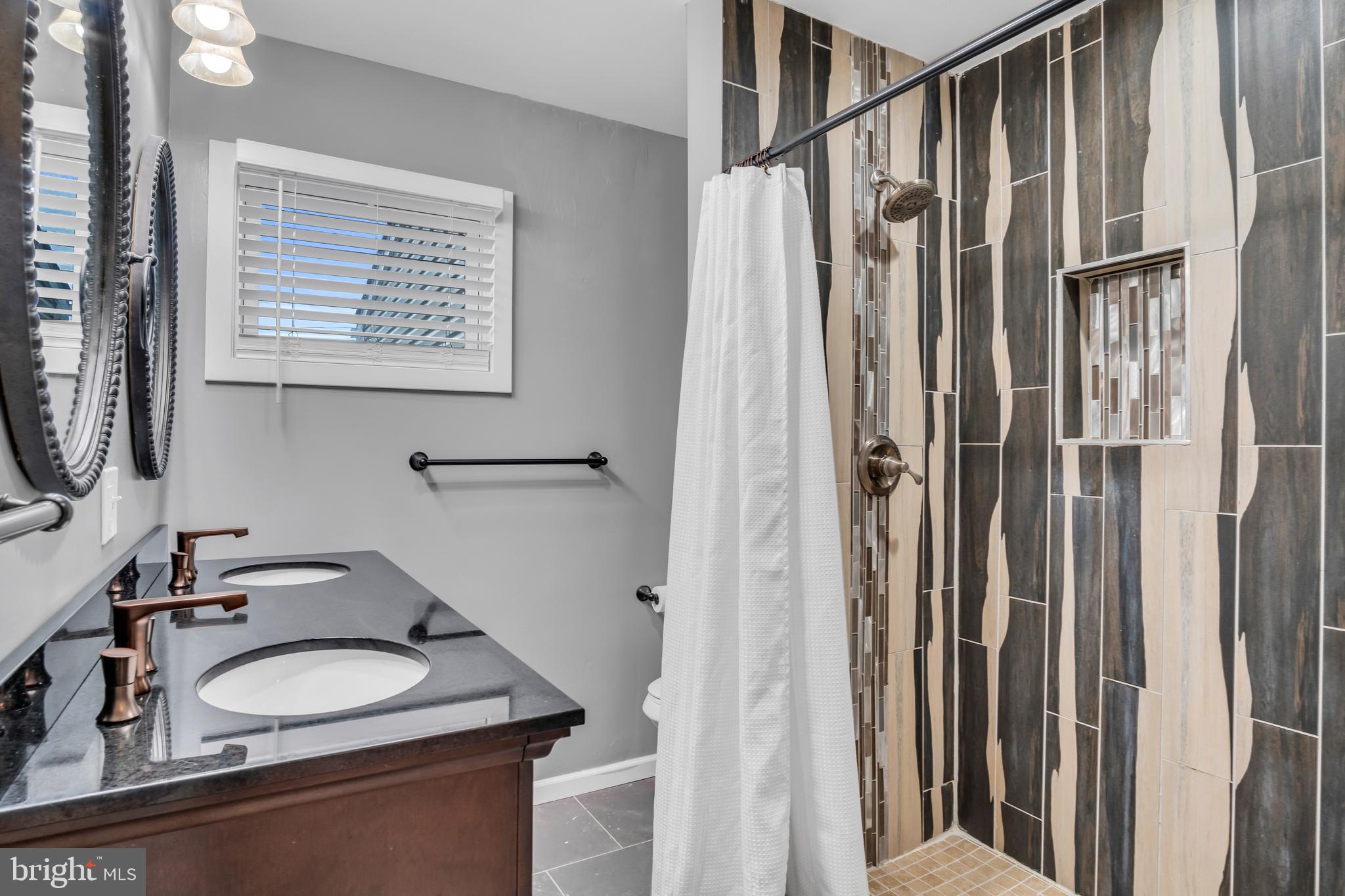 520 W CARACAS AVENUE