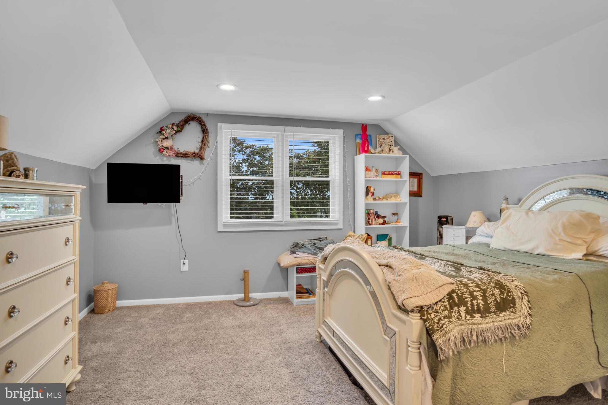 520 W CARACAS AVENUE