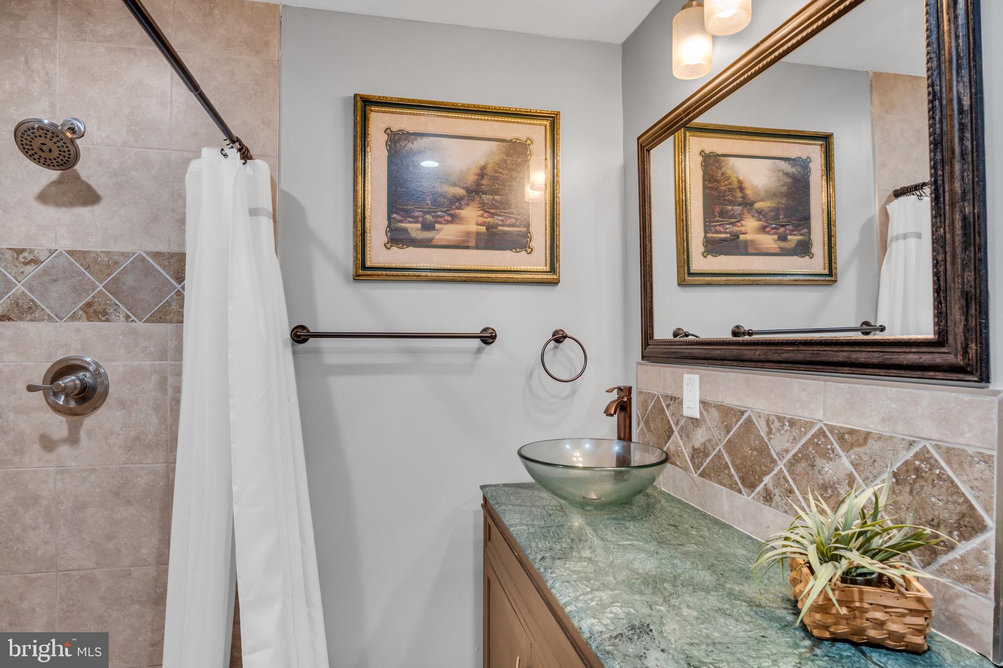 520 W CARACAS AVENUE