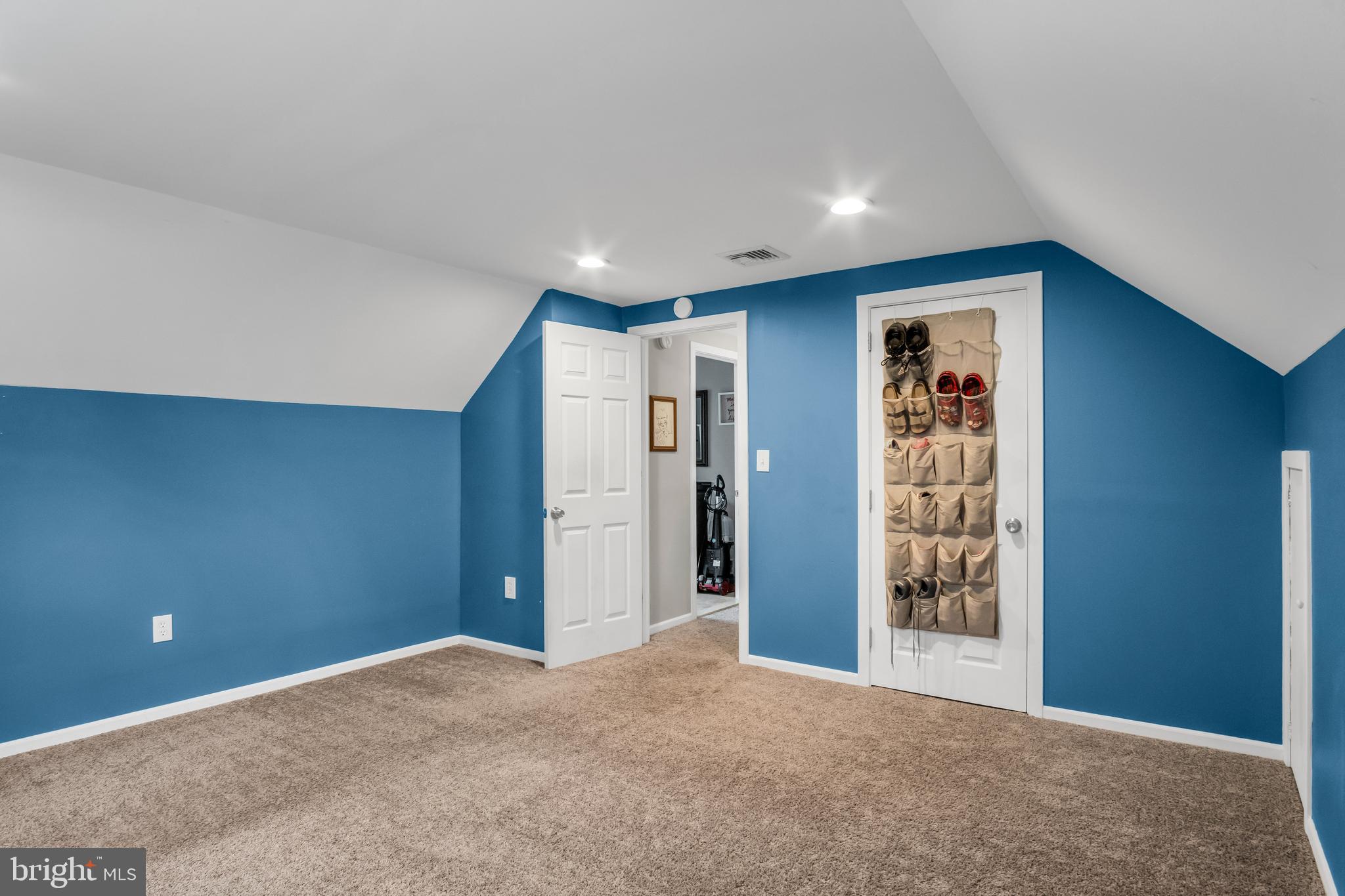 520 W CARACAS AVENUE