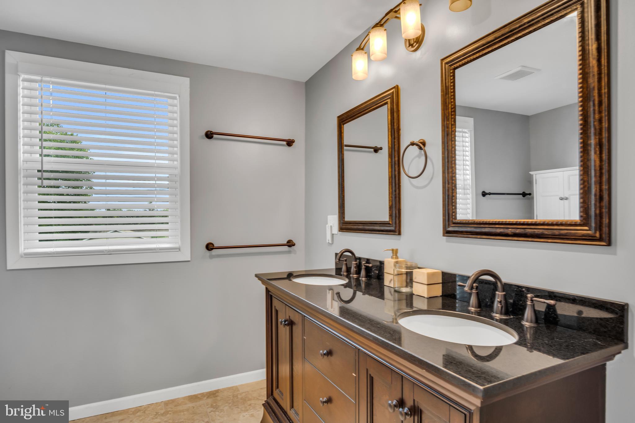 520 W CARACAS AVENUE