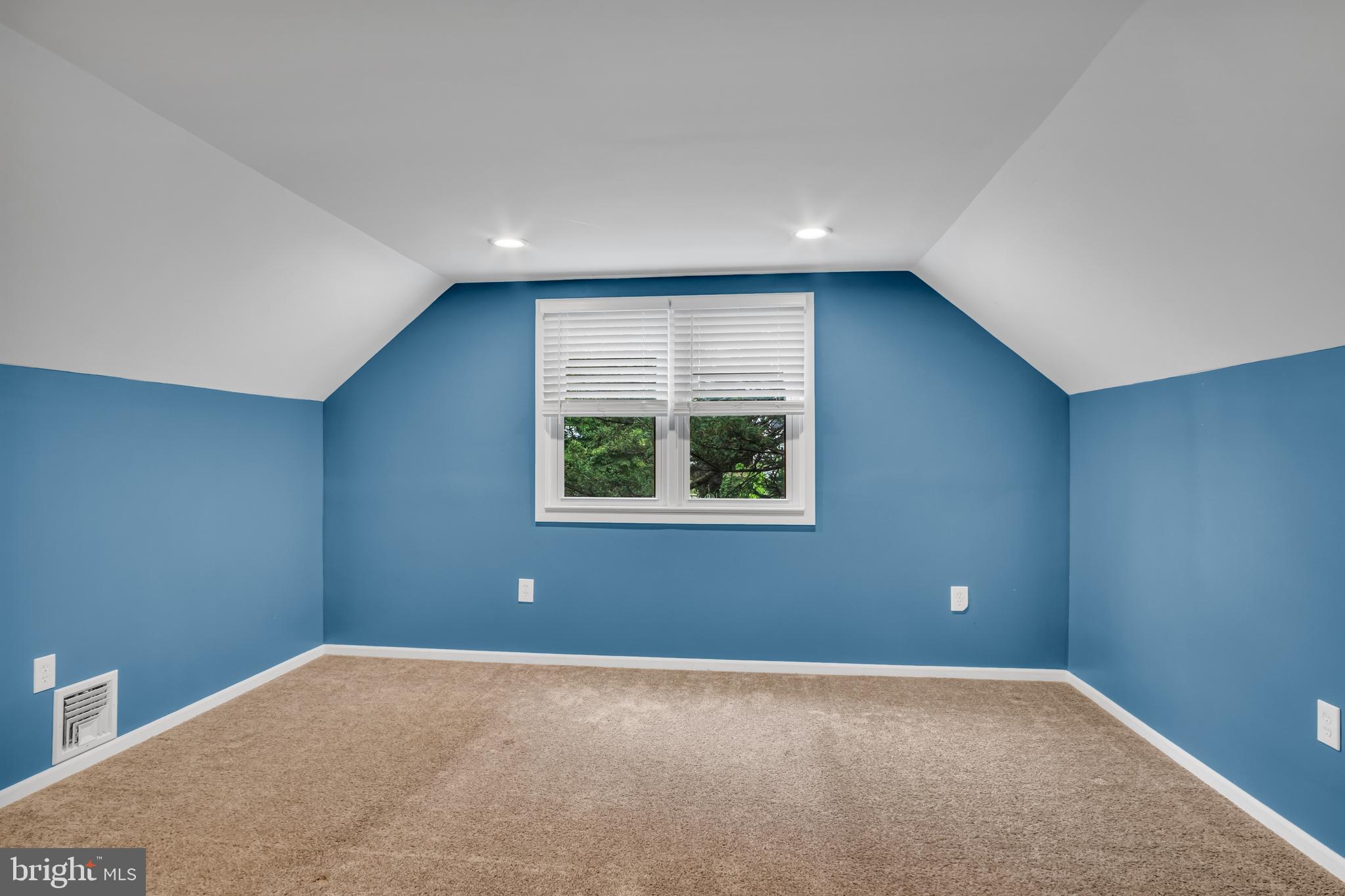 520 W CARACAS AVENUE