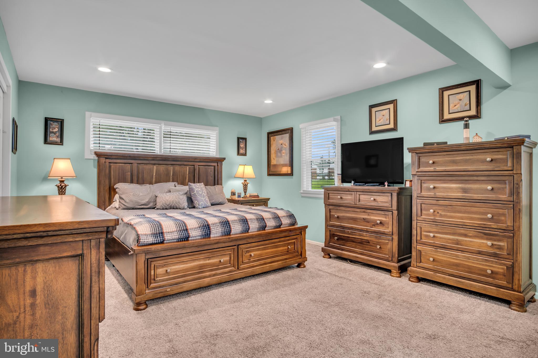 520 W CARACAS AVENUE