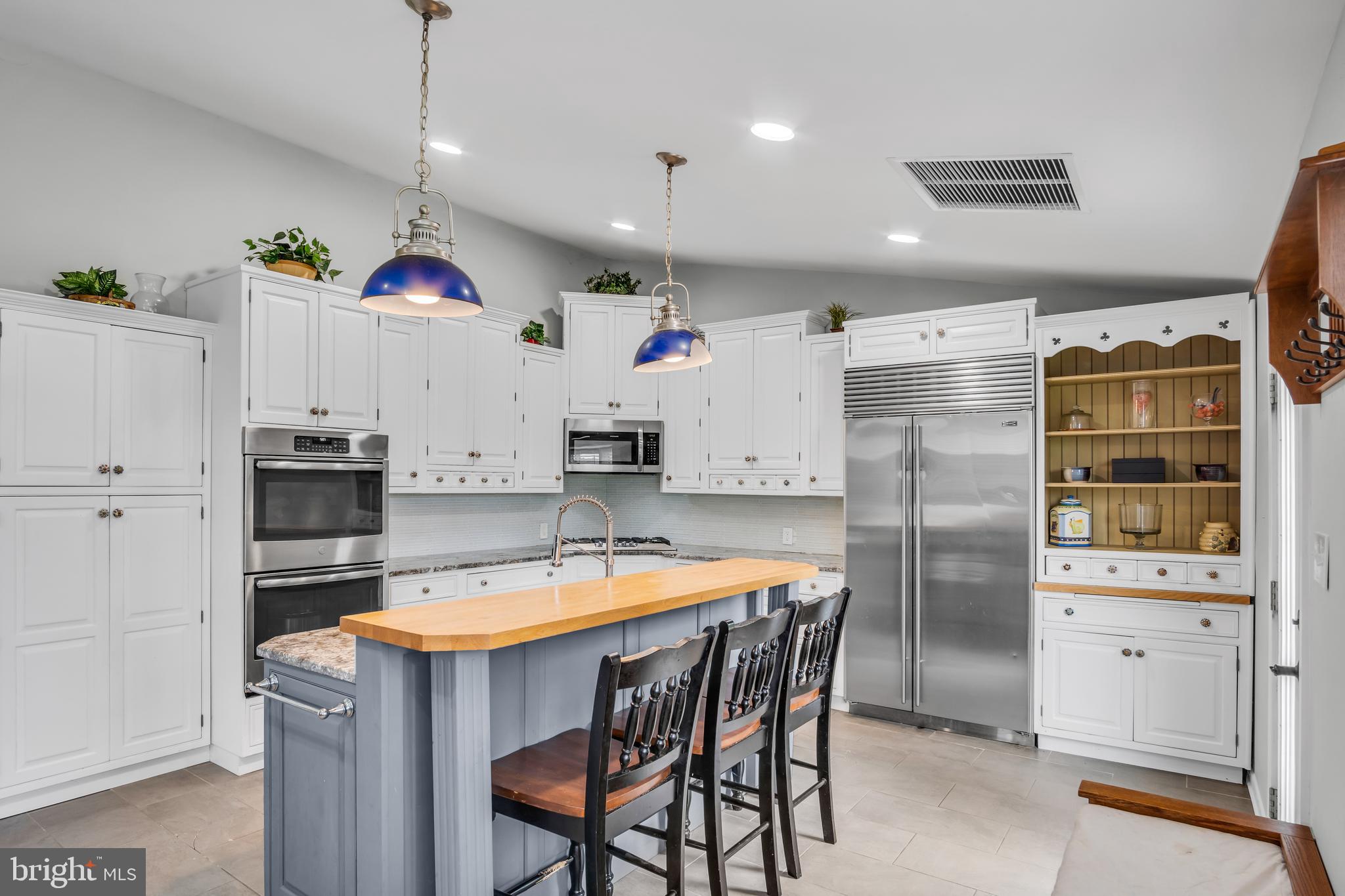 520 W CARACAS AVENUE