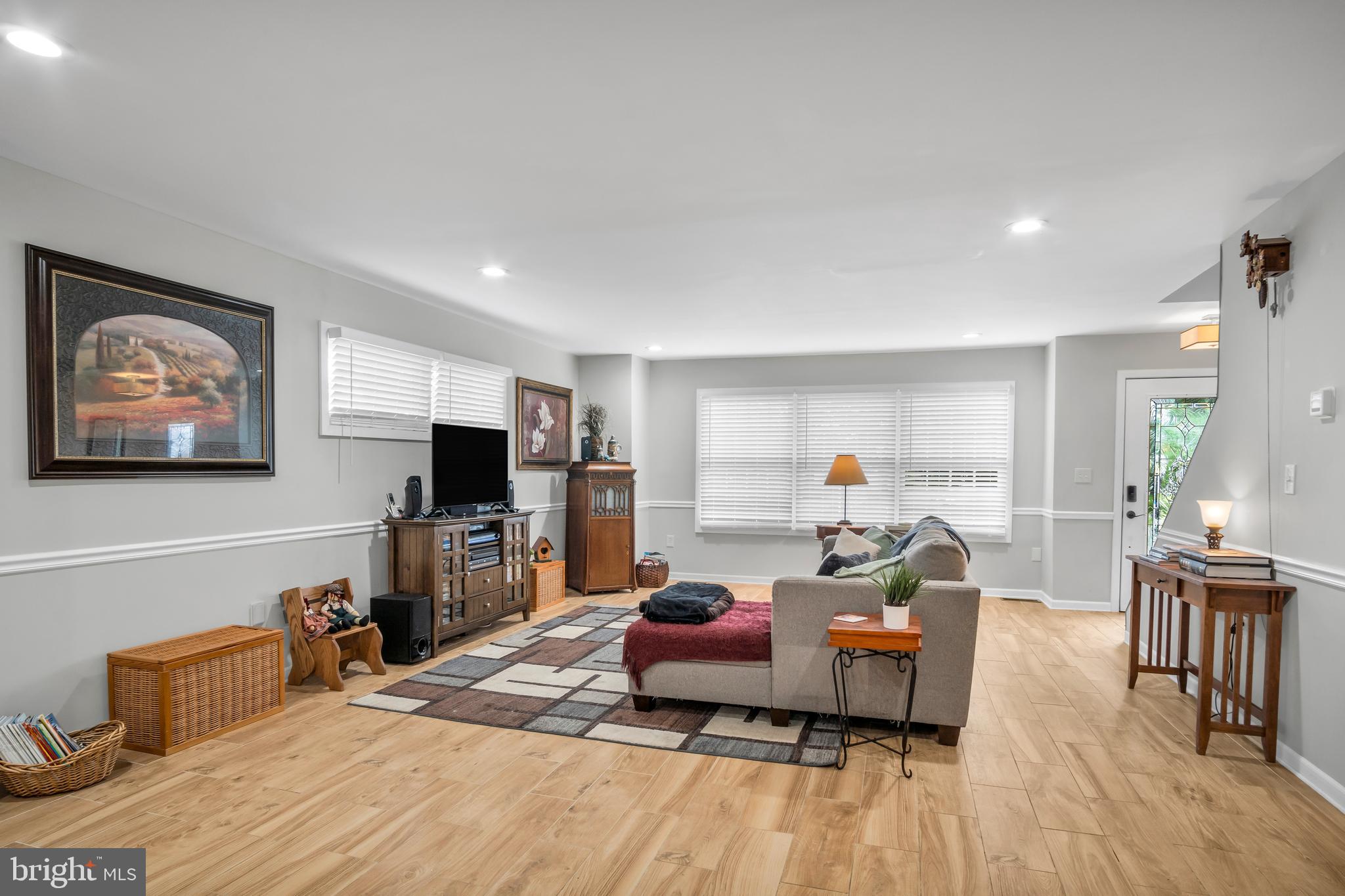 520 W CARACAS AVENUE