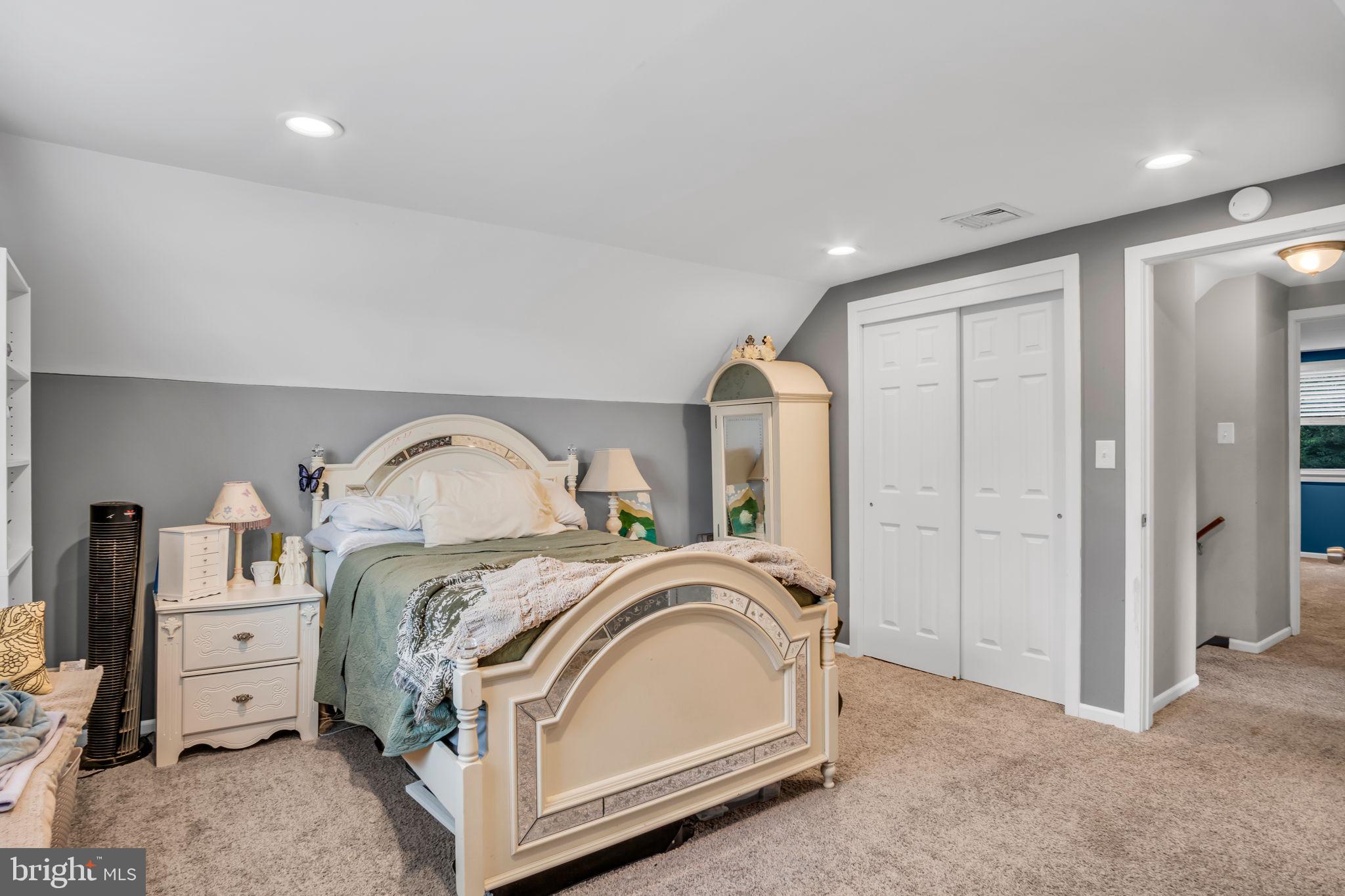 520 W CARACAS AVENUE