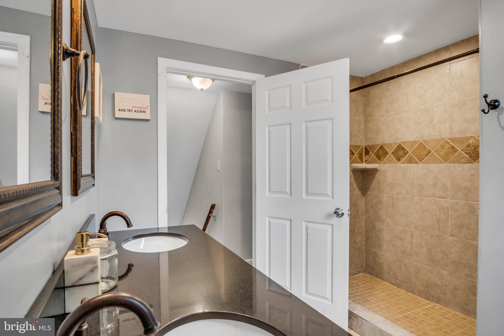 520 W CARACAS AVENUE