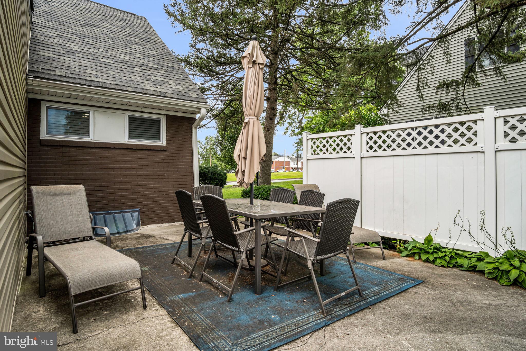 520 W CARACAS AVENUE