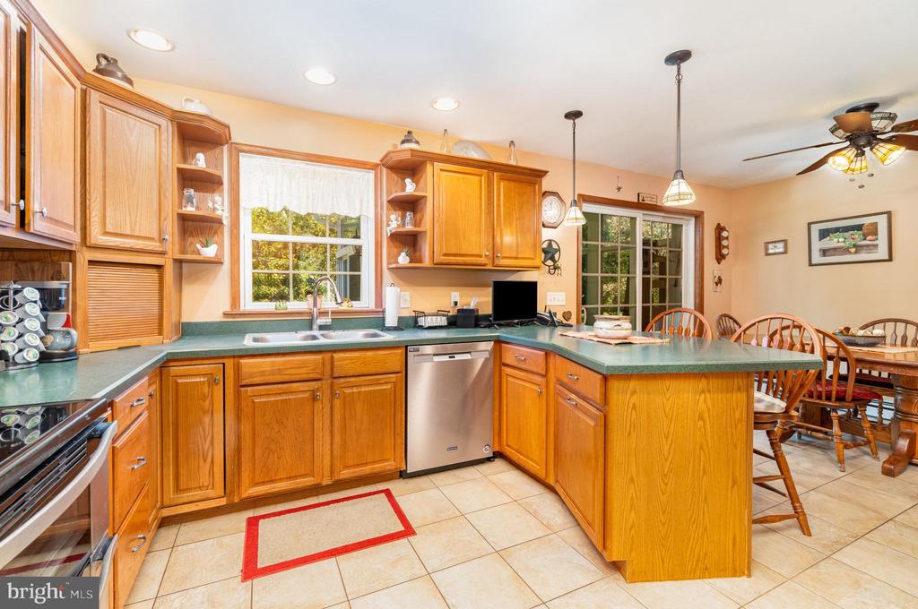 735 HUNT MEADOW DRIVE