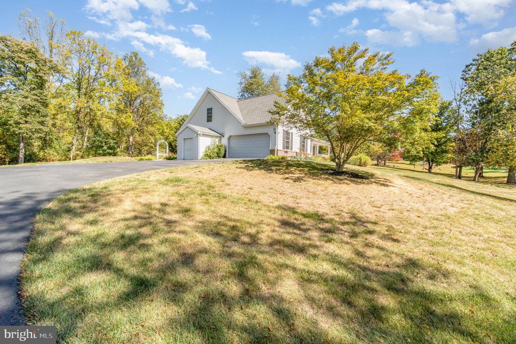 735 HUNT MEADOW DRIVE