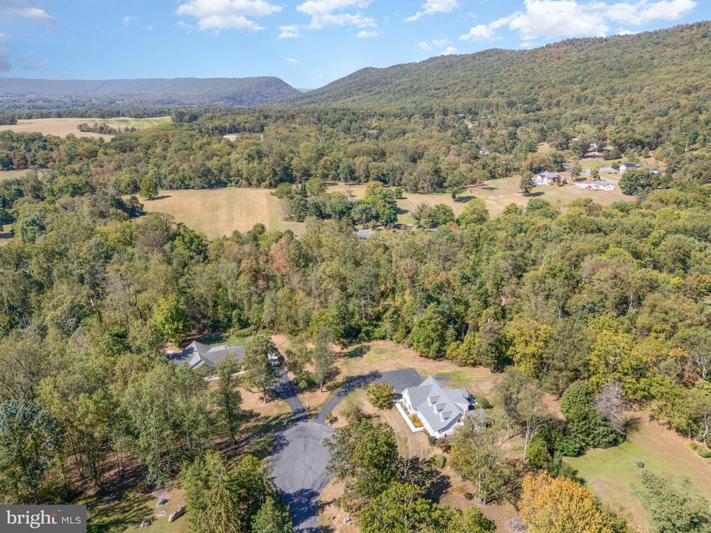 735 HUNT MEADOW DRIVE