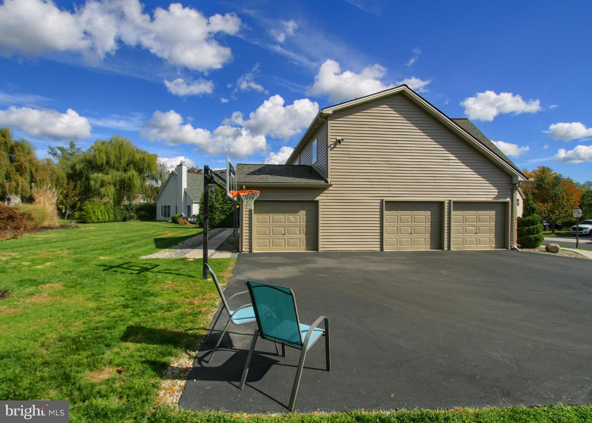 2302 SCARSBOROUGH DRIVE