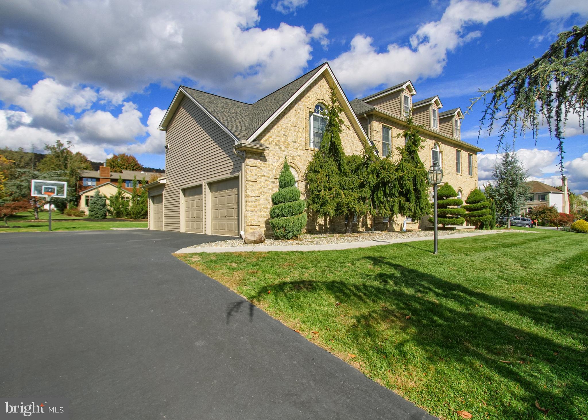 2302 SCARSBOROUGH DRIVE