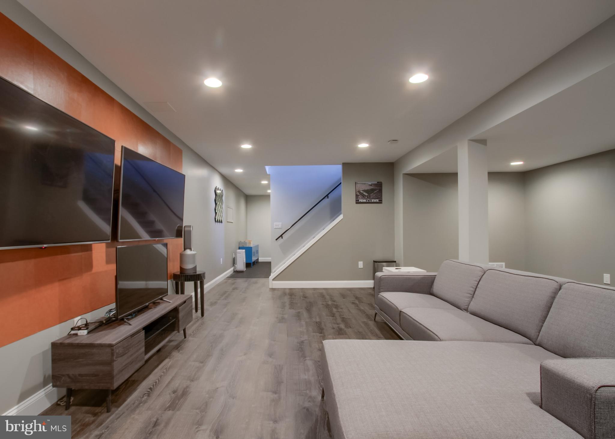 2302 SCARSBOROUGH DRIVE