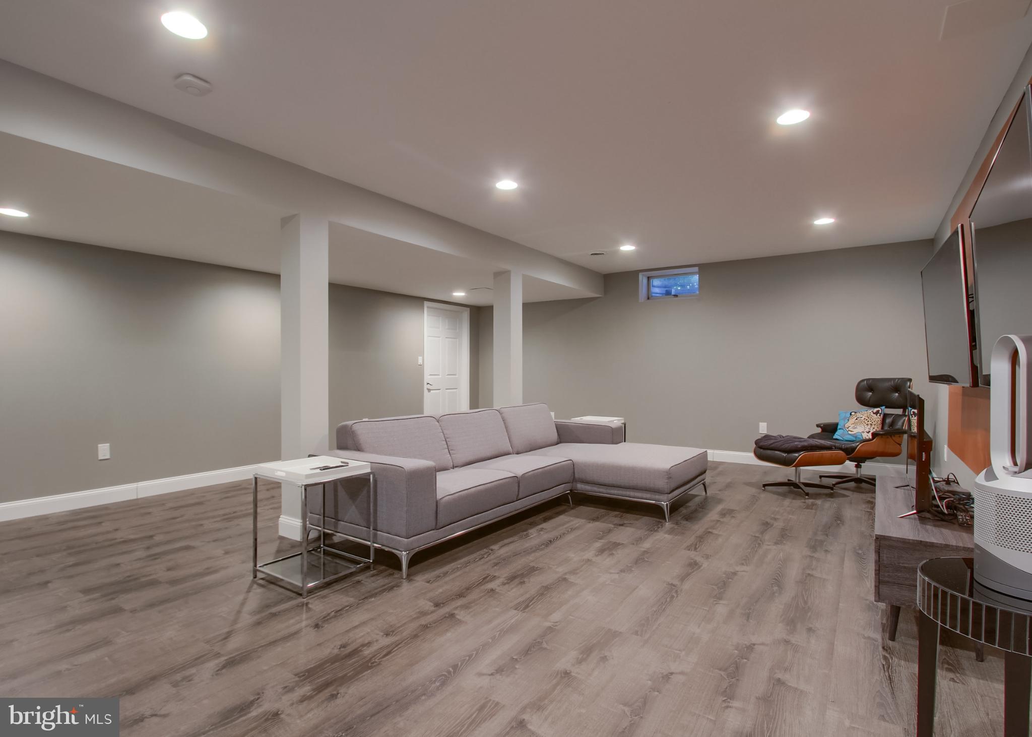 2302 SCARSBOROUGH DRIVE