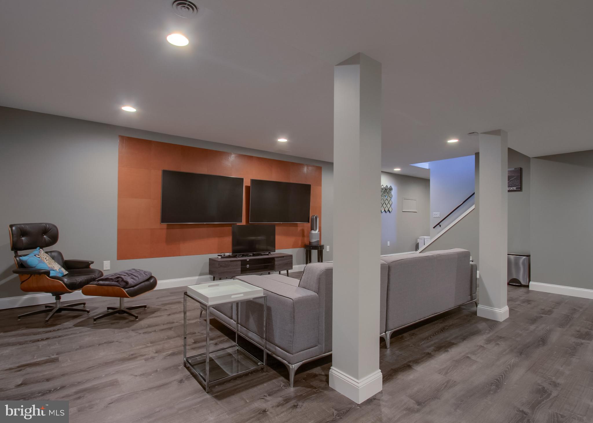 2302 SCARSBOROUGH DRIVE