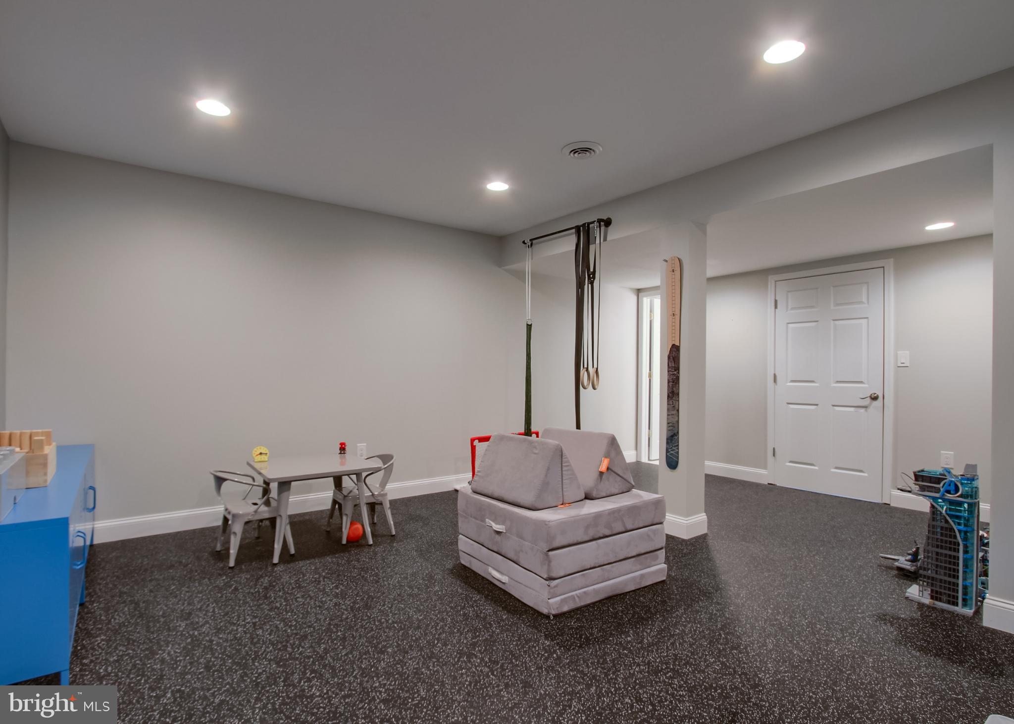 2302 SCARSBOROUGH DRIVE