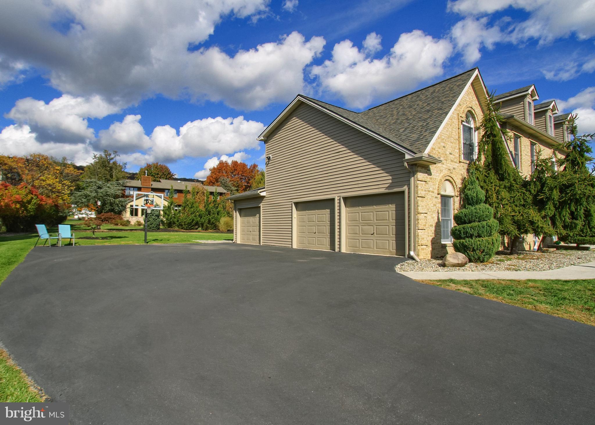 2302 SCARSBOROUGH DRIVE