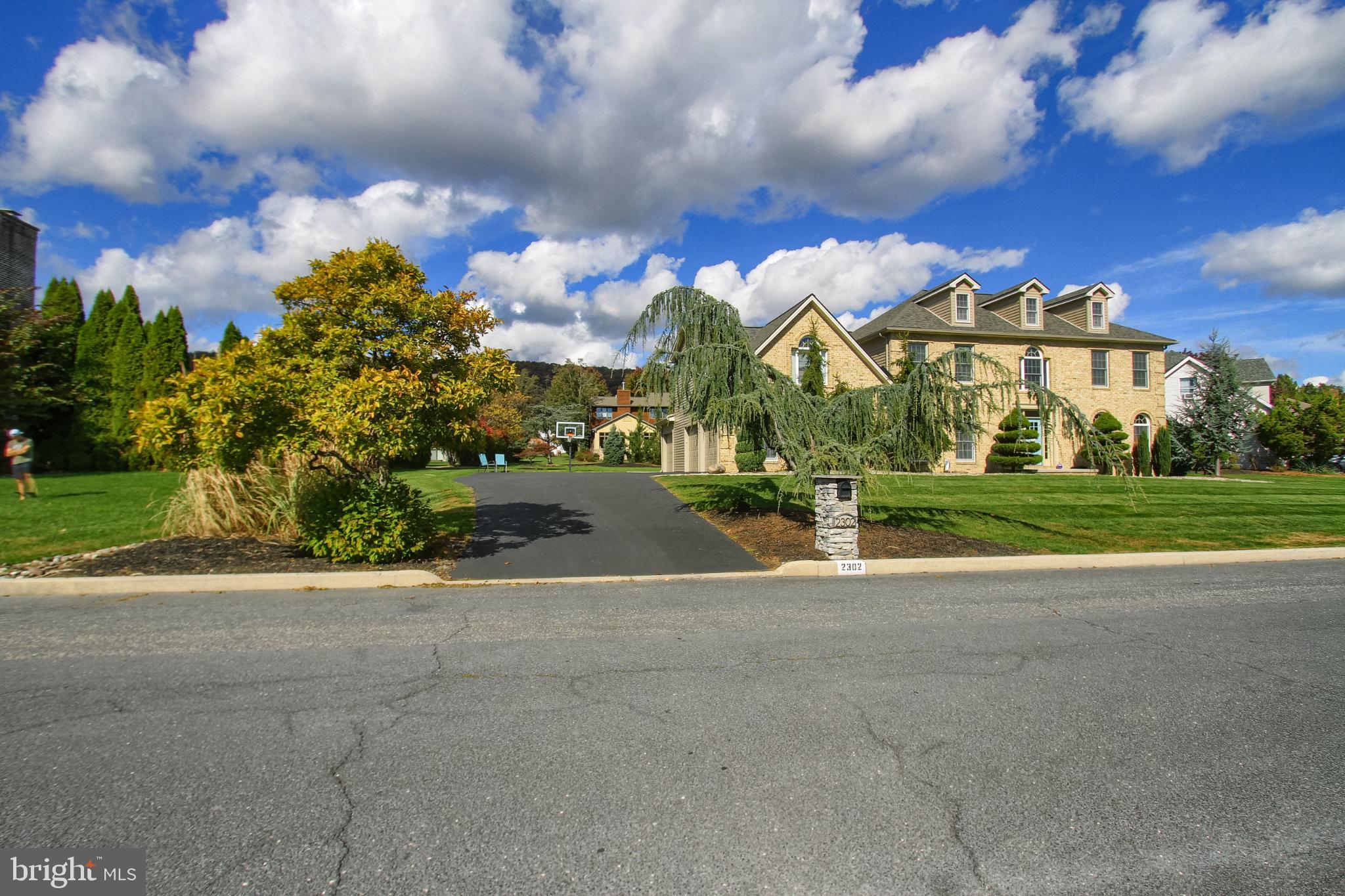 2302 SCARSBOROUGH DRIVE