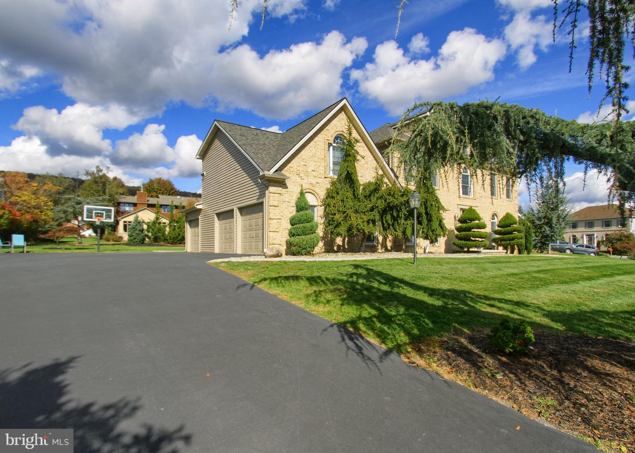 2302 SCARSBOROUGH DRIVE