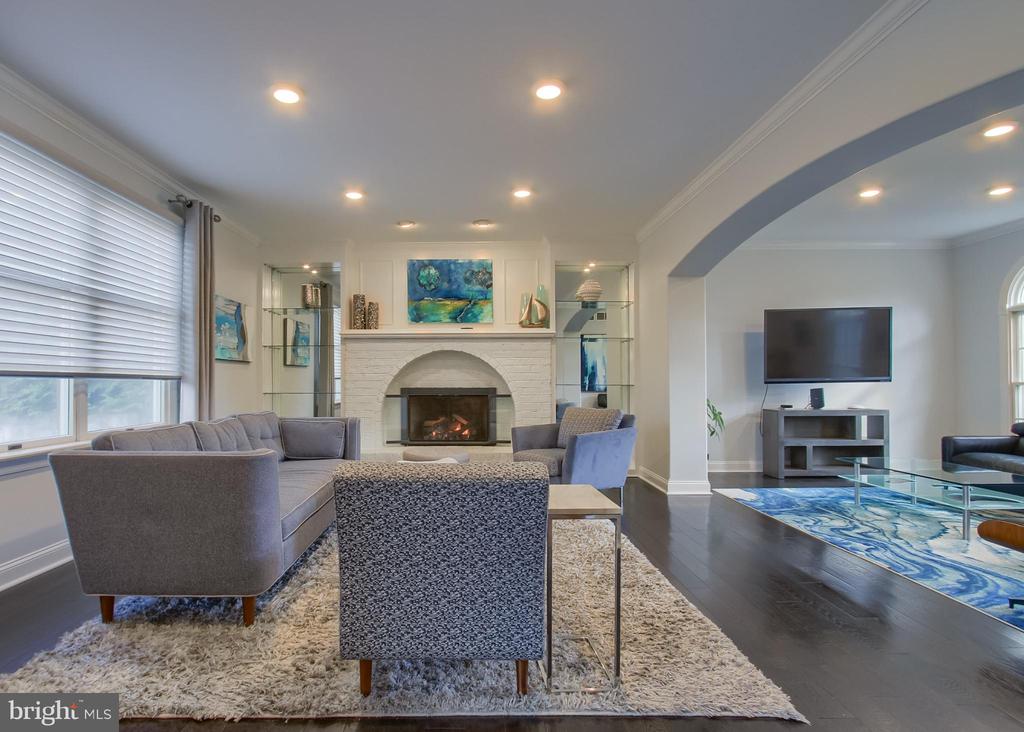 2302 SCARSBOROUGH DRIVE