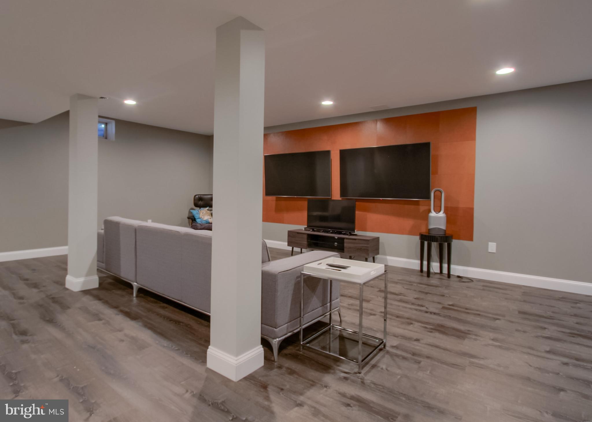 2302 SCARSBOROUGH DRIVE