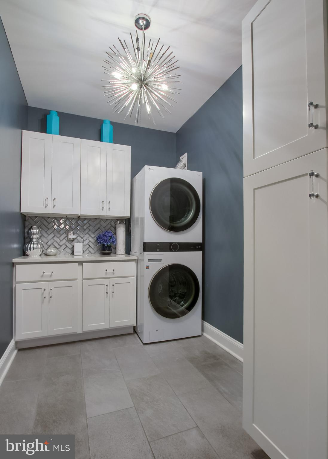 2302 SCARSBOROUGH DRIVE