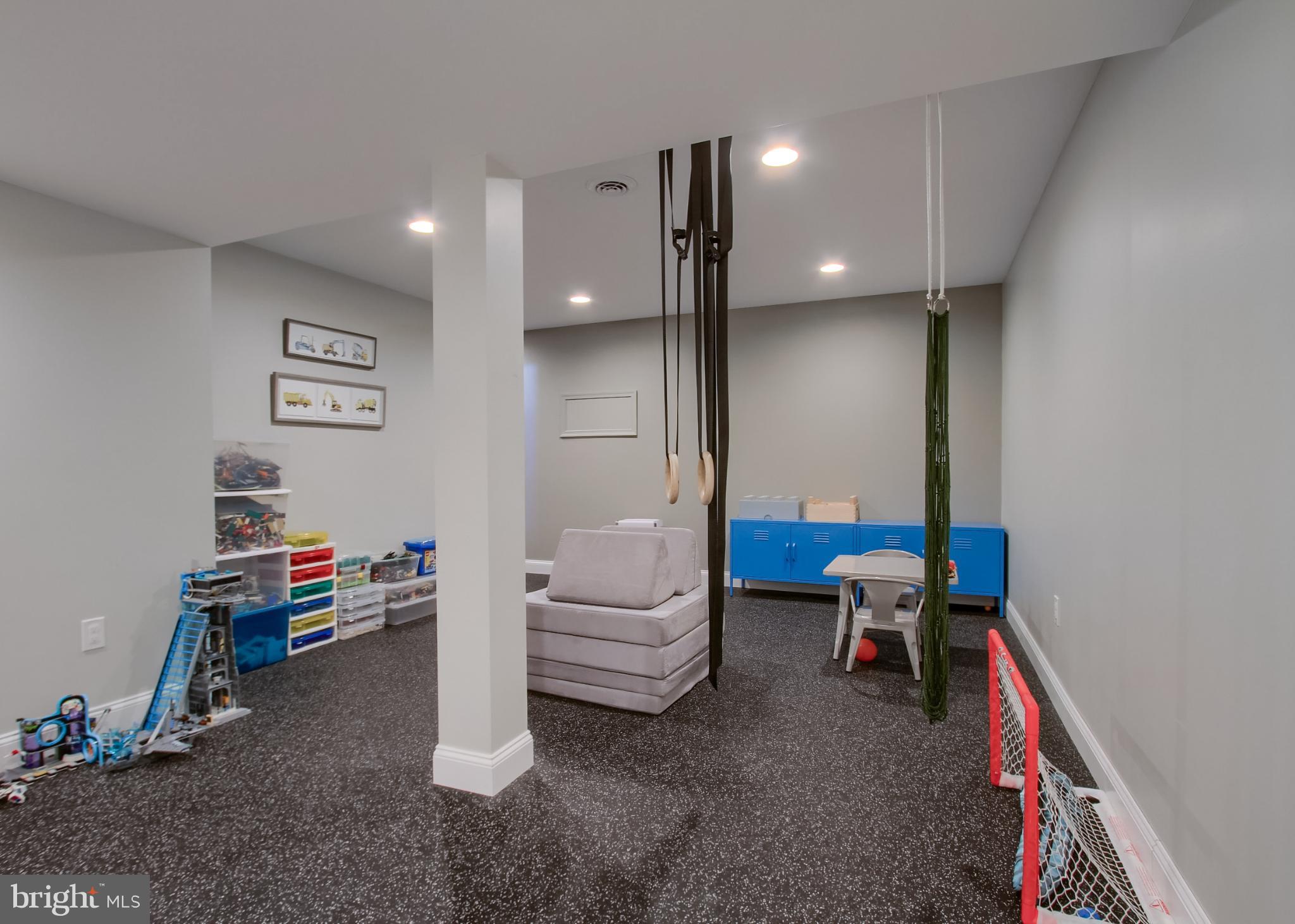 2302 SCARSBOROUGH DRIVE