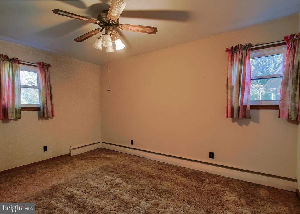 740 SHADY DRIVE